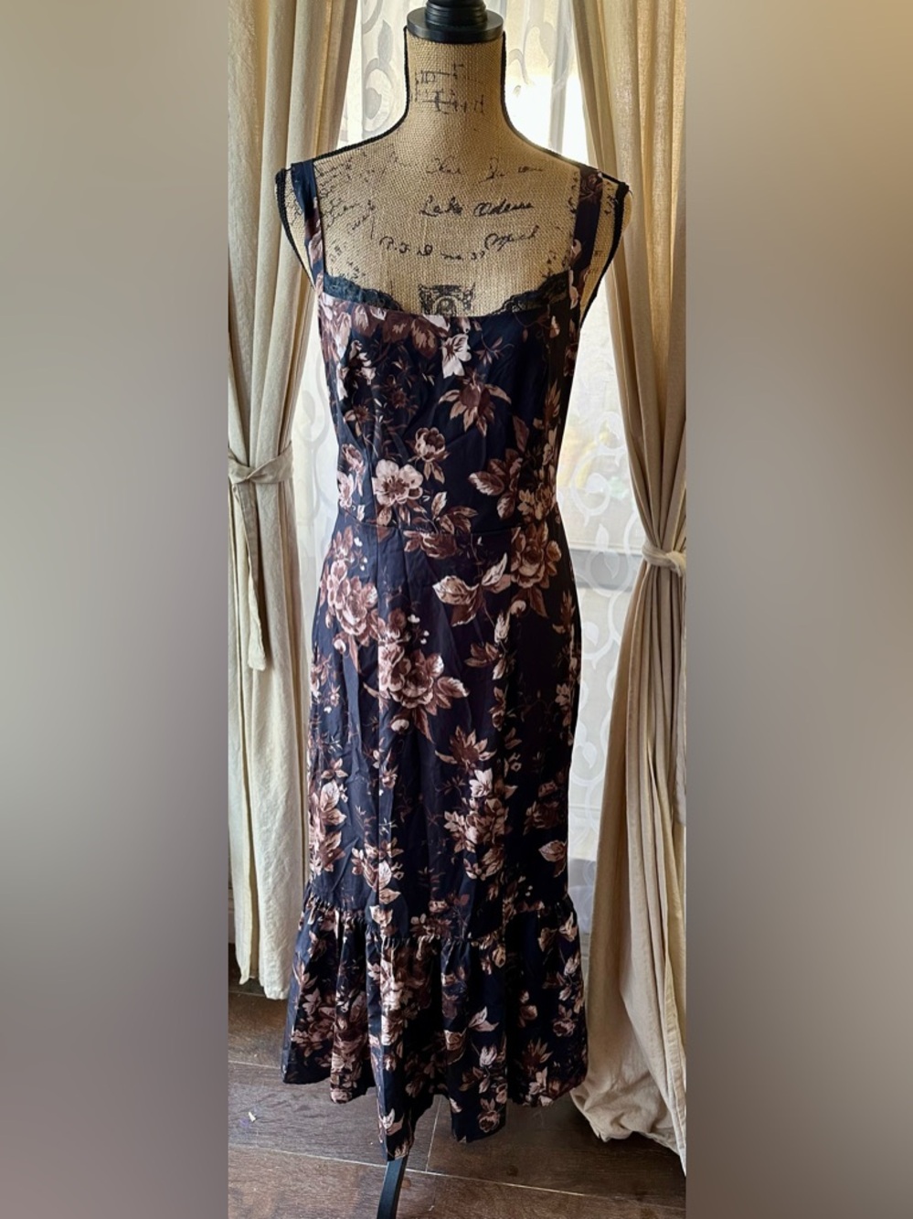 Floral Ruffle Hem Dress - Picture 2 of 11